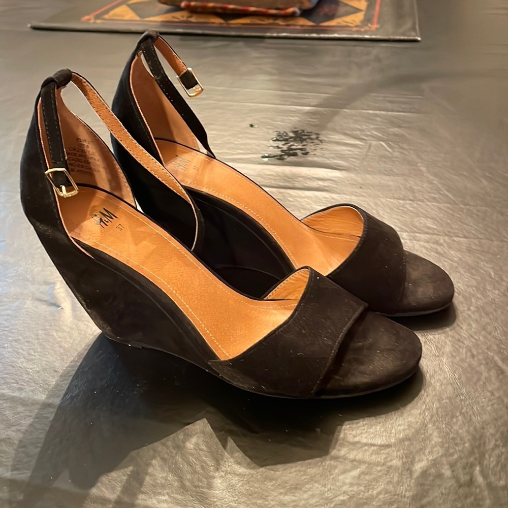 Black velvet heel open toe wedge